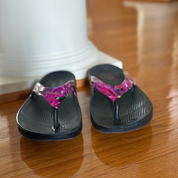 OOFOS Oolala Limited Edition Neon Rose Women's Flip Flop Sandals Size 42 - Picture 6 of 8